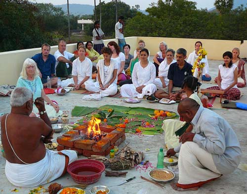 India Retreat chanting 2005